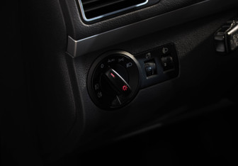 Подержанный автомобиль Volkswagen Touran 2012 года (17 фото)