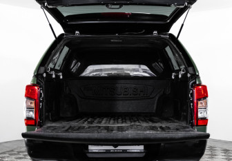 Подержанный автомобиль Mitsubishi L200 2022 года (21 фото)