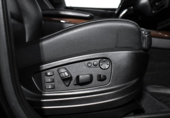 Подержанный автомобиль BMW X5 2013 года (15 фото)