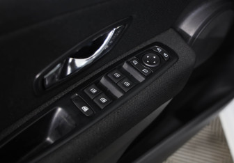 Подержанный автомобиль Renault Megane Hatchback 2014 года (16 фото)