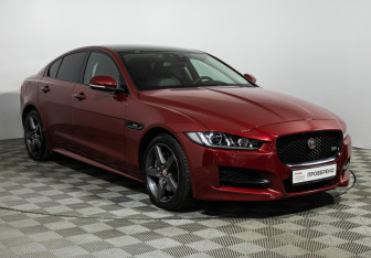 Подержанный автомобиль Jaguar XE 2016 года (3 фото)