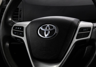 Подержанный автомобиль Toyota Verso 2011 года (13 фото)