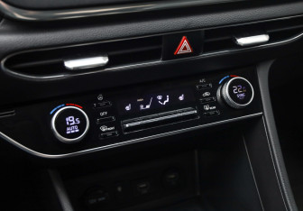 Подержанный автомобиль Hyundai Sonata 2021 года (19 фото)