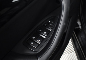 Подержанный автомобиль BMW X1 2020 года (10 фото)