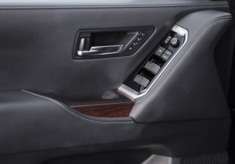 Подержанный автомобиль Toyota Land Cruiser Suv 2022 года (26 фото)