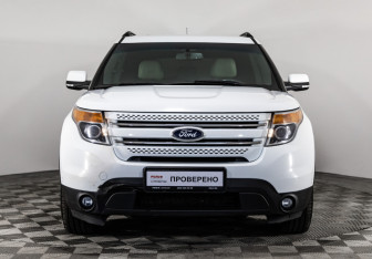 Подержанный автомобиль Ford Explorer 2014 года (2 фото)