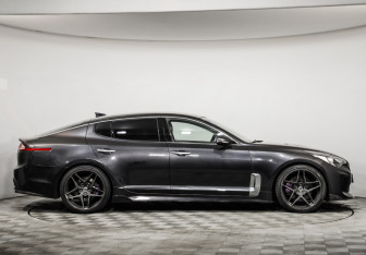 Подержанный автомобиль Kia Stinger 2018 года (4 фото)