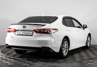 Подержанный автомобиль Toyota Camry Sedan 2021 года (5 фото)
