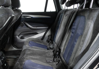 Подержанный автомобиль BMW X1 2018 года (10 фото)