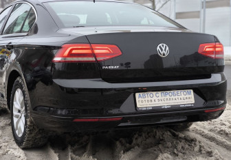 Подержанный автомобиль Volkswagen Passat Sedan 2018 года (10 фото)