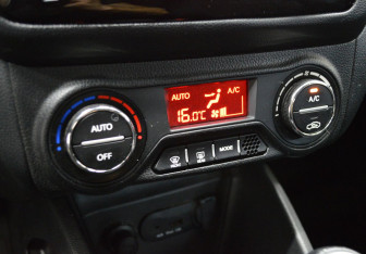 Подержанный автомобиль Kia Rio Hatchback 2014 года (15 фото)
