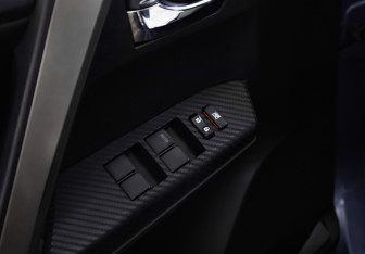 Подержанный автомобиль Toyota RAV4 2013 года (11 фото)