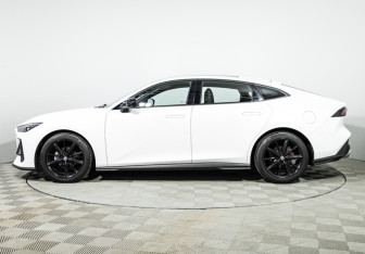 Подержанный автомобиль Changan UNI-V 2024 года (8 фото)