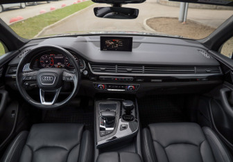 Подержанный автомобиль Audi Q7 2018 года (13 фото)