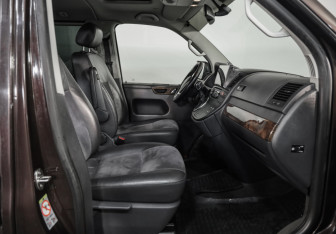 Подержанный автомобиль Volkswagen Multivan 2011 года (21 фото)
