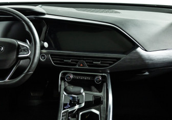 Подержанный автомобиль Geely Tugella 2023 года (14 фото)