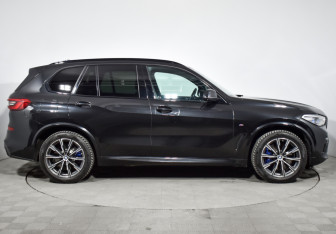Подержанный автомобиль BMW X5 2019 года (4 фото)