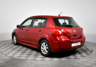 Подержанный автомобиль Nissan Tiida Hatchback 2010 года (7 фото)