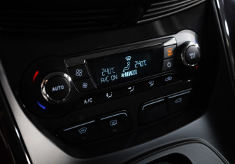 Подержанный автомобиль Ford Kuga 2016 года (17 фото)