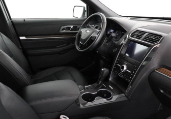 Подержанный автомобиль Ford Explorer 2018 года (8 фото)