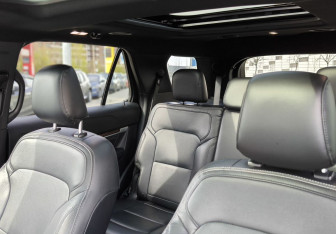Подержанный автомобиль Ford Explorer 2018 года (14 фото)