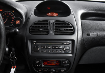 Подержанный автомобиль Peugeot 206 Sedan 2009 года (15 фото)