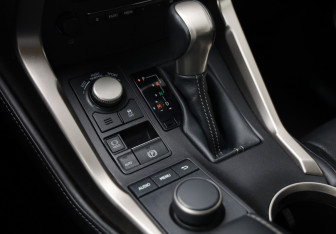 Подержанный автомобиль Lexus NX 2016 года (19 фото)