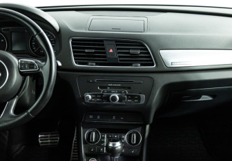Подержанный автомобиль Audi Q3 2015 года (14 фото)