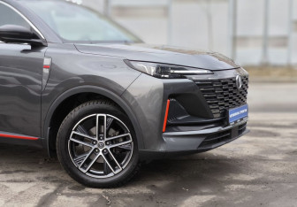Подержанный автомобиль Changan UNI-S 2024 года (8 фото)