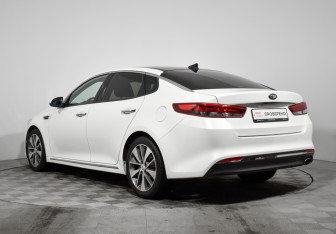 Подержанный автомобиль Kia K5 2017 года (7 фото)