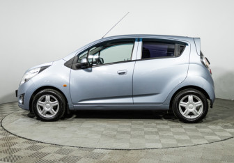 Подержанный автомобиль Chevrolet Spark 2011 года (8 фото)