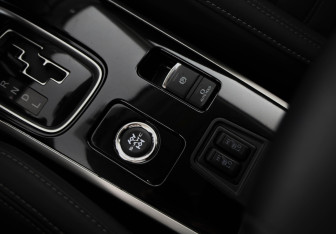 Подержанный автомобиль Mitsubishi Outlander 2021 года (15 фото)