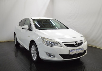 Подержанный автомобиль Opel Astra Hatchback 2011 года (3 фото)