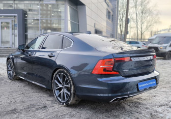Подержанный автомобиль Volvo S90 2019 года (6 фото)
