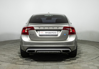 Подержанный автомобиль Volvo S60 2014 года (6 фото)
