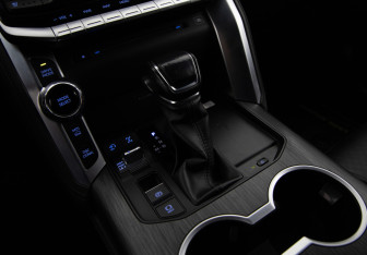 Подержанный автомобиль Toyota Land Cruiser Suv 2021 года (15 фото)