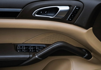 Подержанный автомобиль Porsche Cayenne 2017 года (27 фото)