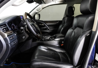 Подержанный автомобиль Lexus LX 2015 года (23 фото)