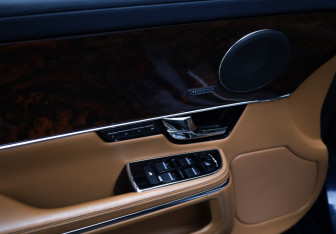 Подержанный автомобиль Jaguar XJ 2013 года (25 фото)