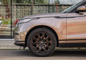 Подержанный автомобиль Land Rover Range Rover Velar 2018 года (10 фото)
