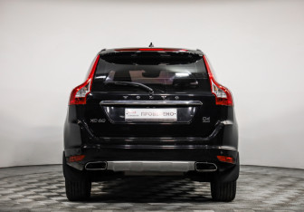 Подержанный автомобиль Volvo XC60 2016 года (6 фото)