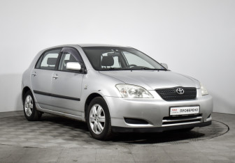 Подержанный автомобиль Toyota Corolla Hatchback 2003 года (3 фото)