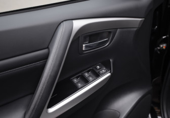 Подержанный автомобиль Mitsubishi Pajero Sport 2021 года (23 фото)