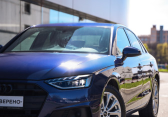 Подержанный автомобиль Audi A4 Sedan 2021 года (2 фото)