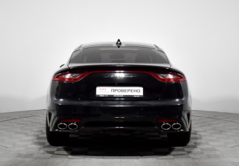 Подержанный автомобиль Kia Stinger 2018 года (6 фото)