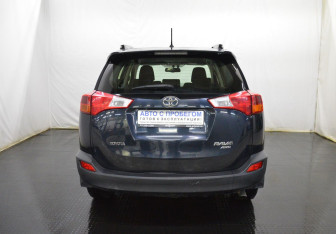 Подержанный автомобиль Toyota RAV4 2015 года (6 фото)