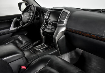 Подержанный автомобиль Toyota Land Cruiser Suv 2012 года (14 фото)