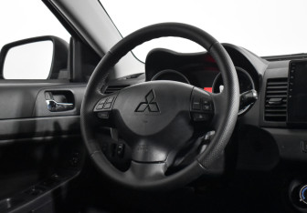 Подержанный автомобиль Mitsubishi Lancer Hatchback 2010 года (15 фото)