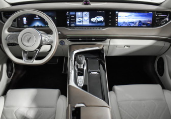 Подержанный автомобиль Voyah Free 2023 года (16 фото)