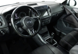 Подержанный автомобиль Volkswagen Tiguan 2011 года (11 фото)